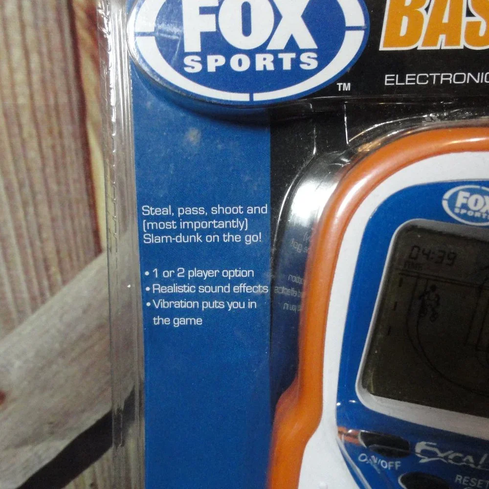 Fox sports Basketball Hand Held electronic Game~NEW~Vibrationsz~sound~